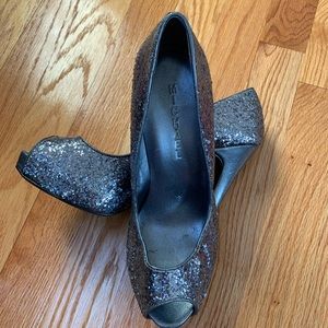 Glitter Peep Toe Pumps!